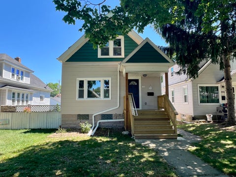 Photo of 3366 S 8th St, Milwaukee, WI 53215 (MLS # 1971491)