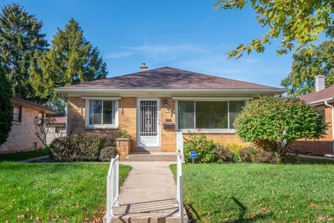 Photo of 4741 N 73rd St, Milwaukee, WI 53218 (MLS # 1985621)