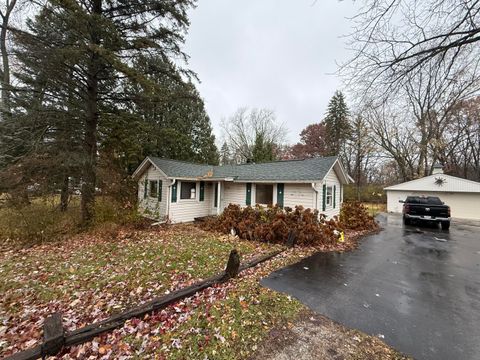 Photo of 26738 Long Lake Rd, Norway, WI 53185 (MLS # 1956447)