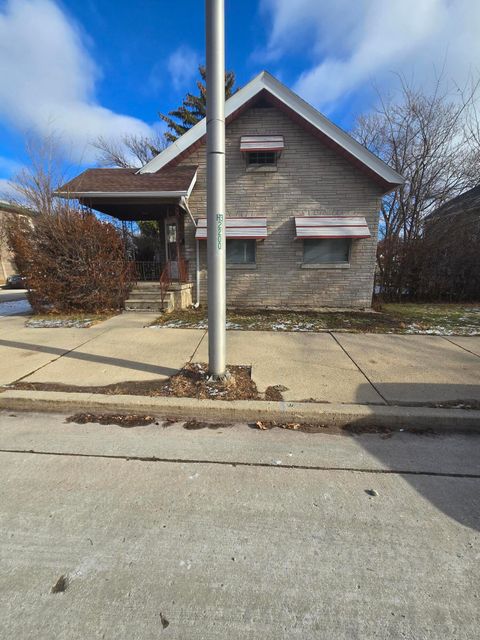 Photo of 2200 S 84th St, West Allis, WI 53227 (MLS # 1947115)