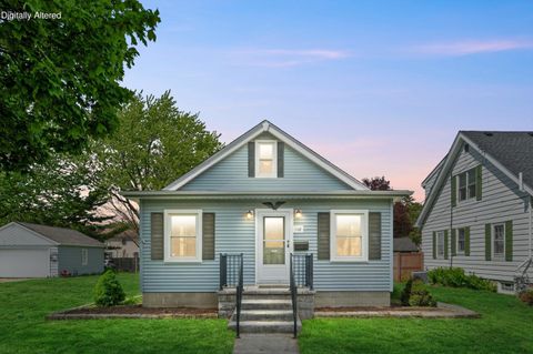 Photo of 118 W Roberta Ave, Waukesha, WI 53186 (MLS # 1962611)
