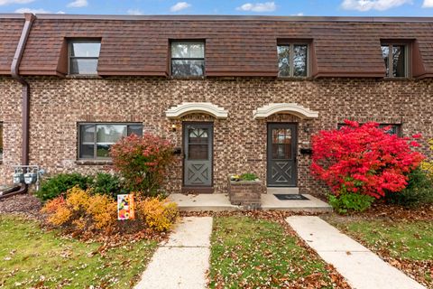 Photo of 1482 S Coachlight Dr, New Berlin, WI 53151 (MLS # 1941856)