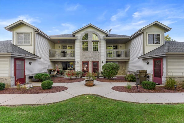 831 QUINLAN DR, PEWAUKEE, WI 53072 - Image 005f14f7c1fb9d88d4a46a7d65d8503e/3010416059