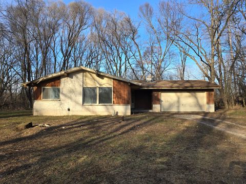 Photo of 5616 W Cairdel Ln, Mequon, WI 53092 (MLS # 1903284)