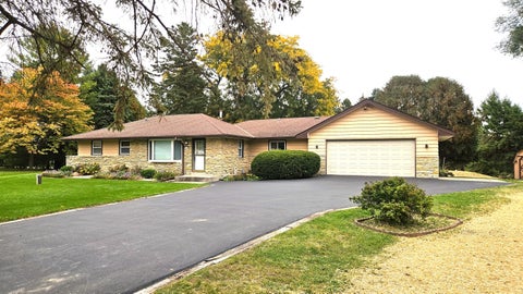 Photo of W226N6040 Avon Ct, Lisbon, WI 53089 (MLS # 1985323)