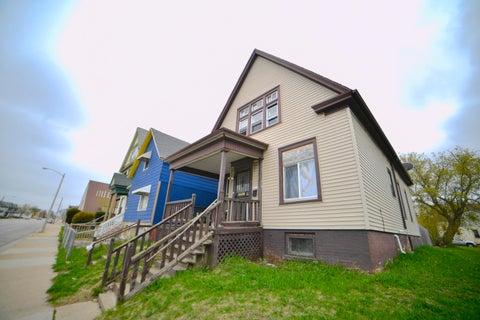 Photo of 1925 W Center St, Milwaukee, WI 53206 (MLS # 1972613)