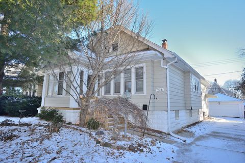 Photo of 2178 S 84th St, West Allis, WI 53227 (MLS # 1947432)