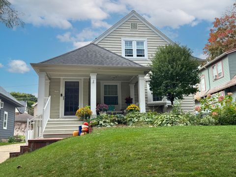 Photo of 1753 N 58th St, Milwaukee, WI 53208 (MLS # 1939819)