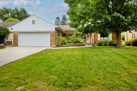 Photo of 7237 Maple Ter, Wauwatosa, WI 53213 (MLS # 1933555)