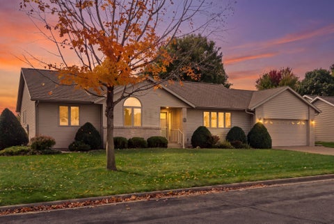 Photo of 932 Garden Pl, Onalaska, WI 54650 (MLS # 1984298)