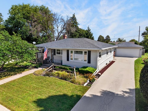 Photo of 1303 N 27th St, Sheboygan, WI 53081 (MLS # 1979483)