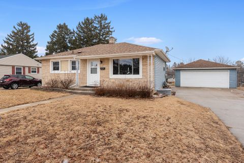 Photo of 230 Summit Dr, Port Washington, WI 53074 (MLS # 1908651)