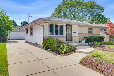 Photo of 7827 W Eden Pl, Milwaukee, WI 53220 (MLS # 1977942)