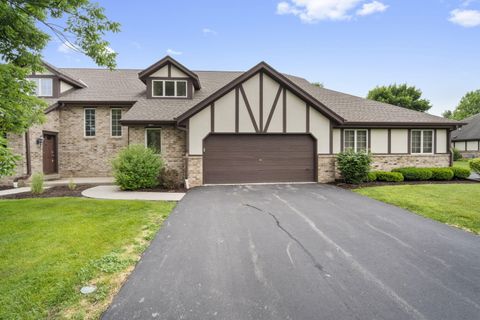 Photo of 920 Oakwood Ln, Brookfield, WI 53045 (MLS # 1920958)