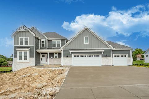 Photo of W193N5018 Rosemary Rdg, Menomonee Falls, WI 53051 (MLS # 1924242)