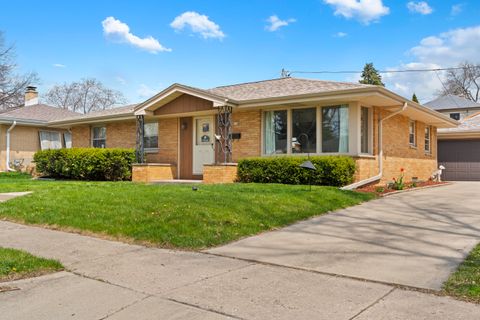 Photo of 814 S 88th St, West Allis, WI 53214 (MLS # 1914427)