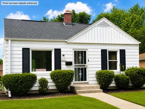 Photo of 5037 N 74th St, Milwaukee, WI 53218 (MLS # 1975911)