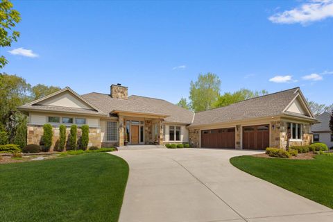 Photo of 7216 W Fox Haven Ct, Franklin, WI 53132 (MLS # 1918428)