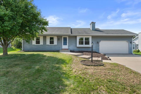 Photo of W162N10591 Auburn Ln, Germantown, WI 53022 (MLS # 1977327)