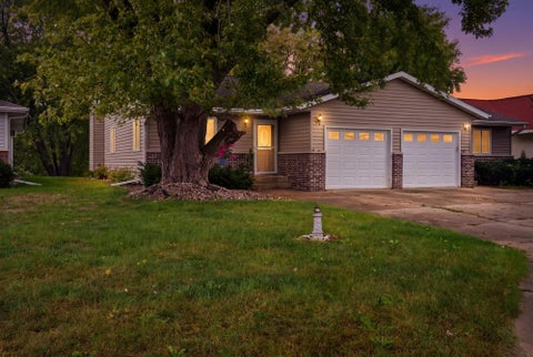Photo of 209 Westview Pl, La Crosse, WI 54601 (MLS # 1984299)