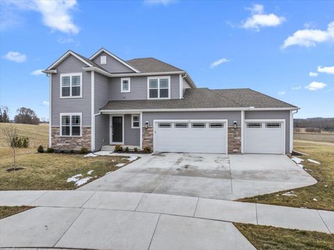 Photo of 177 Emerald Cir, Saukville, WI 53080 (MLS # 1952404)