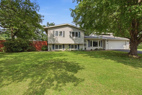Photo of 2012 Craig Ln W, Onalaska, WI 54650 (MLS # 1972871)