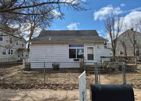 Photo of 1022 3rd Ave, Eau Claire, WI 54703 (MLS # 1957823)