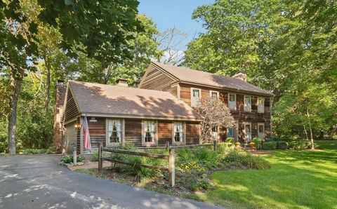 Photo of N62W29804 Stoney Hill Ct, Merton, WI 53029 (MLS # 1939407)