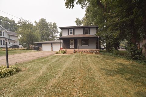 Photo of 1134 W Walworth Ave, Whitewater, WI 53190 (MLS # 1972035)