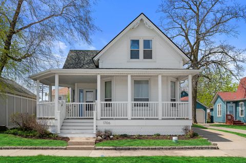 Photo of 1706 Michigan Blvd, Racine, WI 53402 (MLS # 1961749)