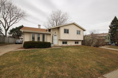 Photo of 8645 S Riverton Rd, Oak Creek, WI 53154 (MLS # 1954973)