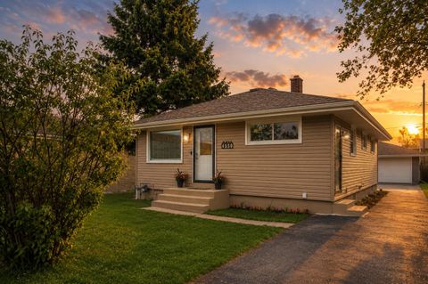 Photo of 4550 S 47th St, Greenfield, WI 53220 (MLS # 1963598)