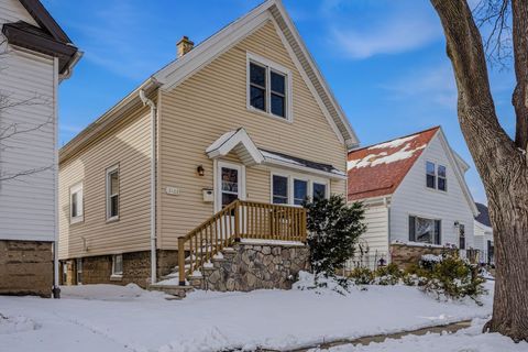 Photo of 3163 S Brisbane Ave, Milwaukee, WI 53207 (MLS # 1954234)