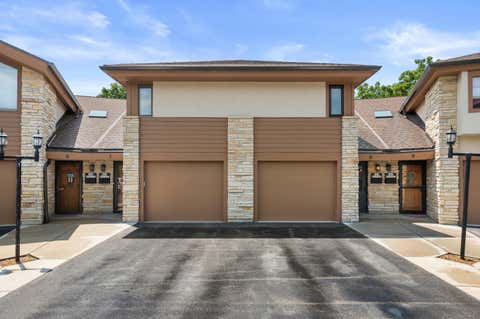 Photo of N89W16329 Main St, Menomonee Falls, WI 53051 (MLS # 1971111)