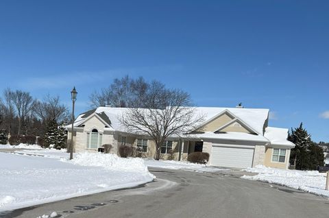 Photo of W233N3088 Oakmont Ct, Pewaukee, WI 53072 (MLS # 1956229)