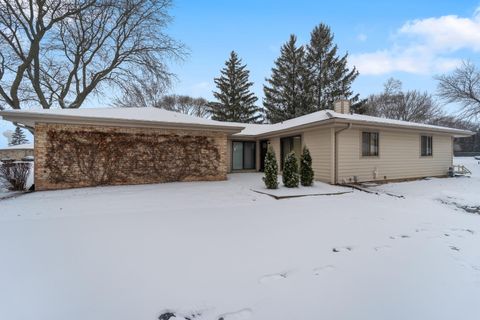 Photo of 11015 N Balsam Tree Ct, Mequon, WI 53092 (MLS # 1947781)