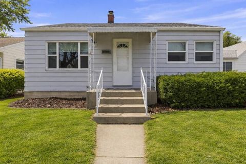 Photo of 3803 S Lenox St, Milwaukee, WI 53207 (MLS # 1956366)