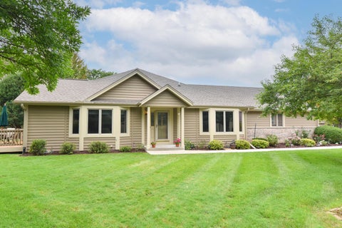 Photo of N21W24347 Deer Park Ct, Pewaukee, WI 53072 (MLS # 1982161)
