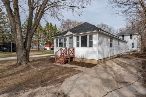 Photo of 606 S Cogswell Dr, Salem Lakes, WI 53170 (MLS # 1955302)