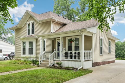 Photo of 133 Franklin St, Lake Mills, WI 53551 (MLS # 1972723)