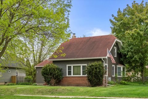 7911 W Cold Spring Rd, Greenfield, WI 53220 - #: 1939577