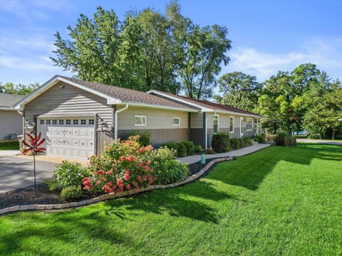 Photo of 27151 99th St, Salem Lakes, WI 53179 (MLS # 1983221)