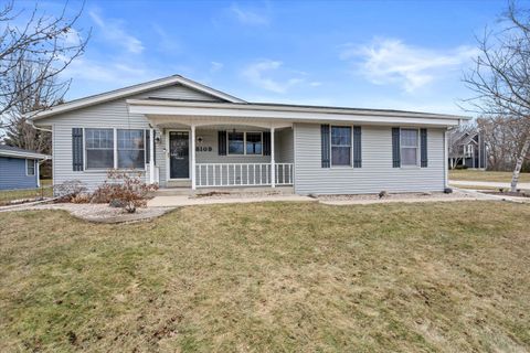 Photo of 8109 S Forest Meadows Dr, Franklin, WI 53132 (MLS # 1951658)