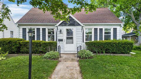 Photo of 2420 S 12th St, Sheboygan, WI 53081 (MLS # 1964092)