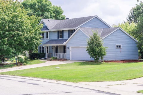 Photo of N102W15801 Flintlock Trl, Germantown, WI 53022 (MLS # 1977175)