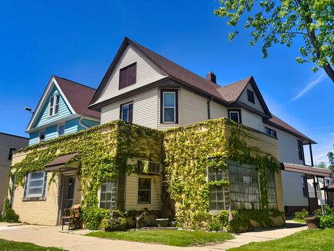 Photo of 818 Milwaukee Ave, South Milwaukee, WI 53172 (MLS # 1962572)