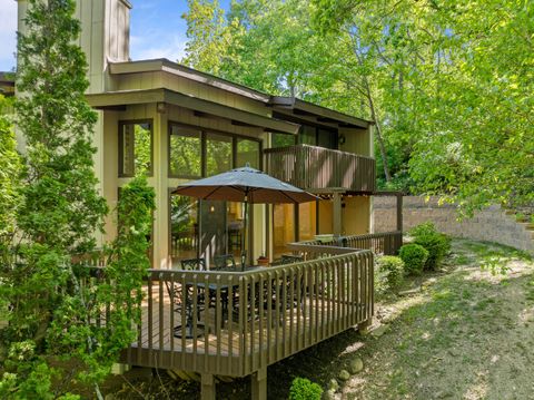 Photo of 840 Woodland Ct, Fontana, WI 53125 (MLS # 1956581)