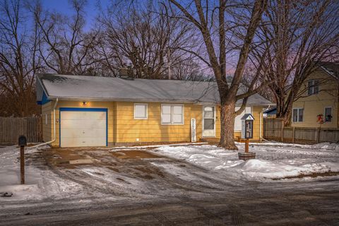Photo of 2423 Robinsdale Ave, La Crosse, WI 54601 (MLS # 1946554)