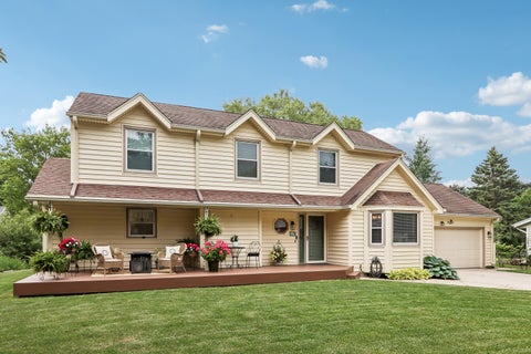 Photo of W61N840 Arbor Dr, Cedarburg, WI 53012 (MLS # 1967227)