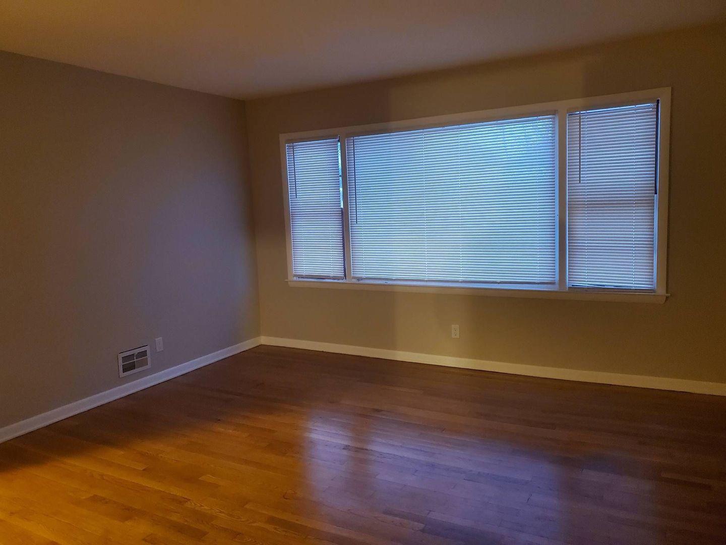 Milwaukee, Wisconsin 53218, United States, 3 Bedrooms Bedrooms, ,1 BathroomBathrooms,Residential,Active,172289